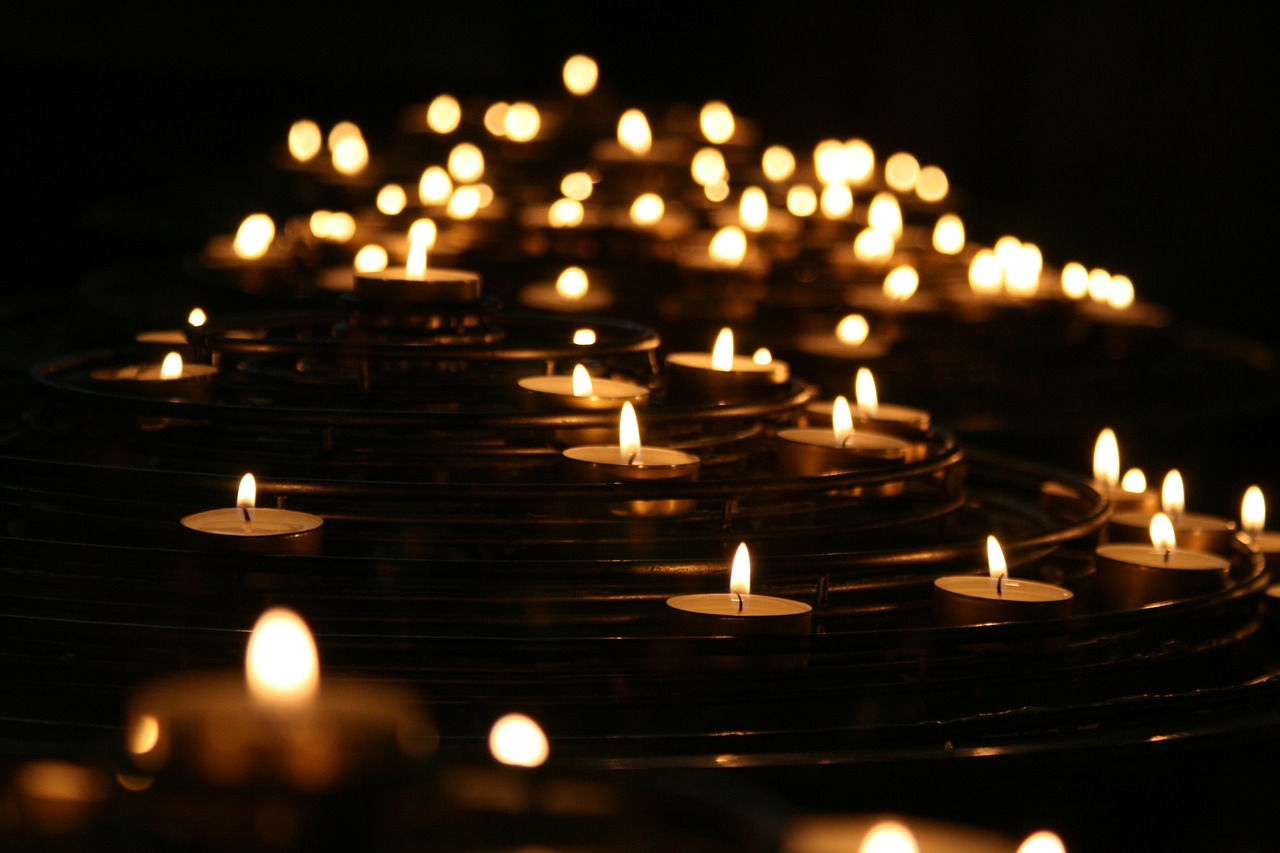 candlelights 1868525 1280